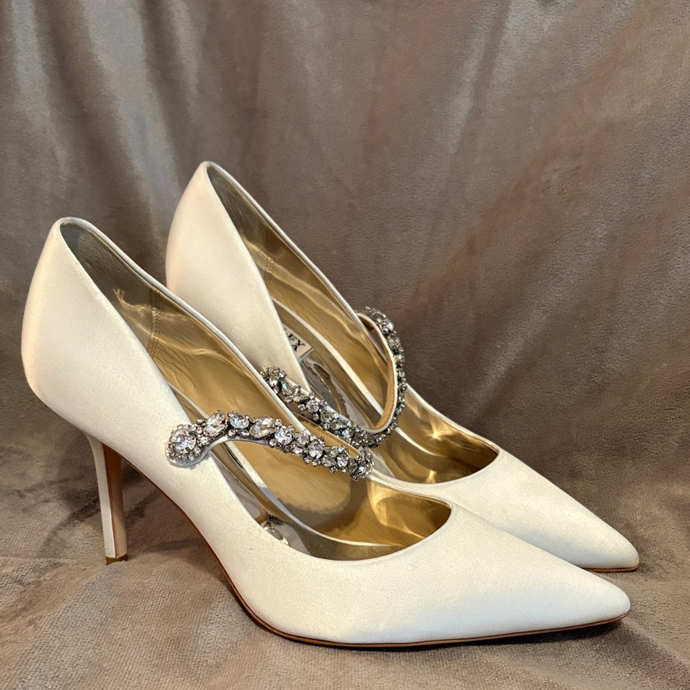 Badgley Mischka White Satin Rhinestone Jeweled Strap Heels Bridal Size 10